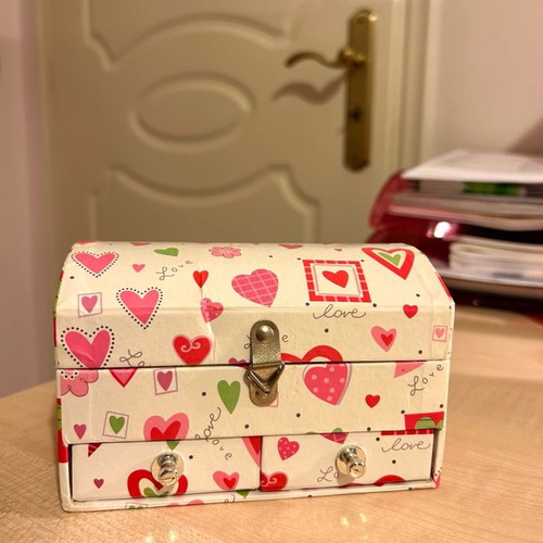 Jewelry box used in good condition