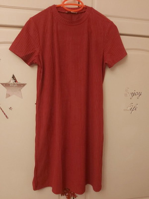 Φόρεμα Zara κόκκινο μέγεθος Medium καινούργιο με μανίκι