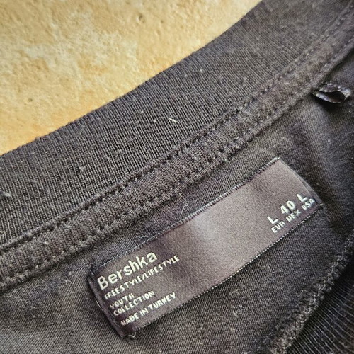 Bershka black t-shirt like new, cotton fabric, size L