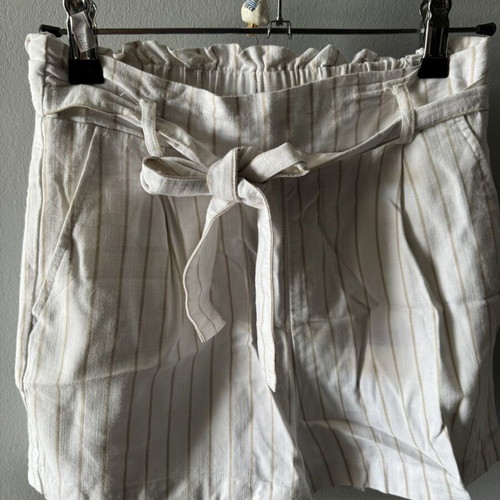 Summer shorts like new, white and beige