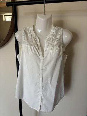 Okeysi sleeveless shirt size M like new, beige