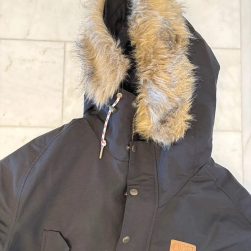 Picture jacket XL like new, black with removable fur hood