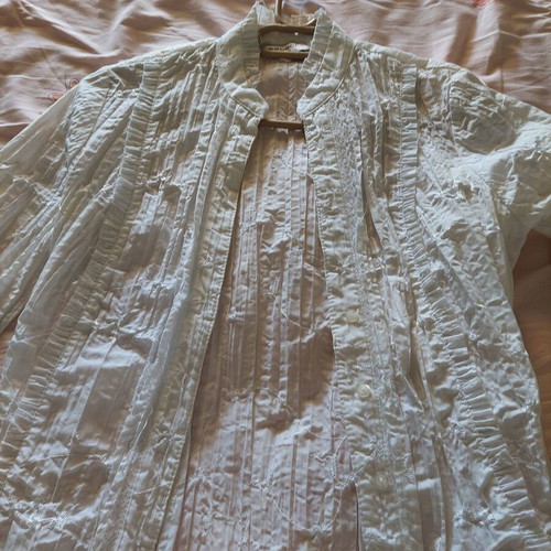 White long-sleeve Selecto shirt like new, size L