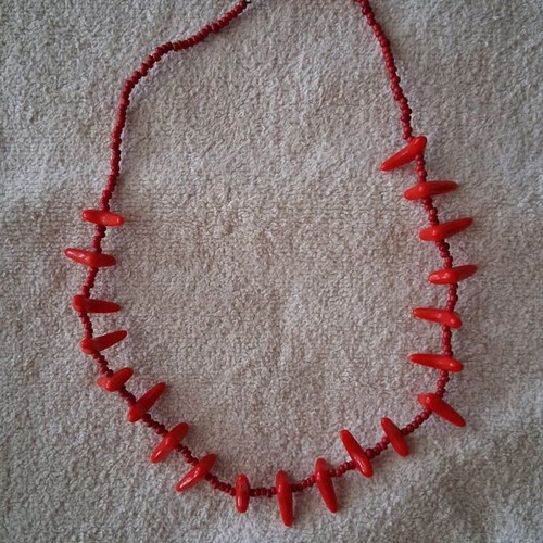 Necklace red, like new, barely worn