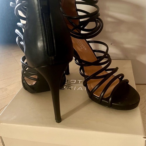 La Bottine Souriante black sandals like new, high heels