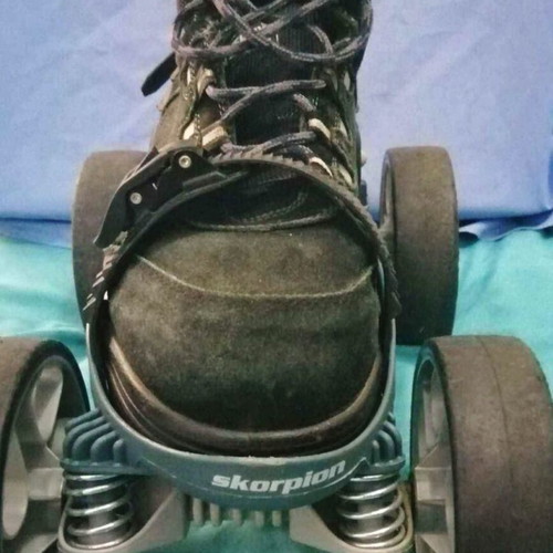 4000 Scorpion Squad rollers like new, for adults and teens