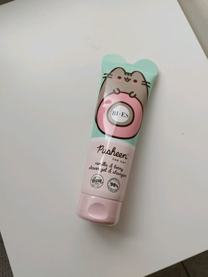 Pusheen shower gel and shampoo new