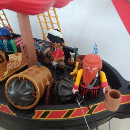 Playmobil Pirate Ship set 4424 with 13 figures and Kraken