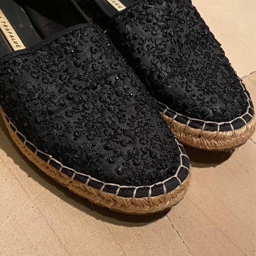 Zara espadrilles with embroidery and black rhinestones like new, size 38.5