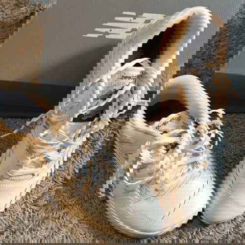 New Balance 550 athletic shoes like new, size 45.5, white