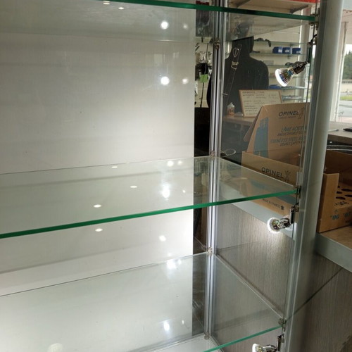 Commercial showcase like new with energy-saving LED lights