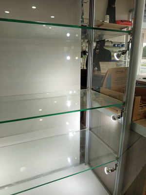 Commercial showcase like new with energy-saving LED lights