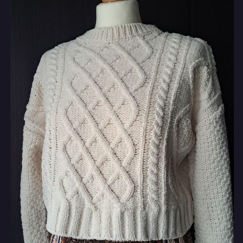 Bershka chenille crop knit pullover like new, white beige, size S/M