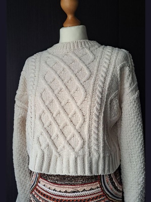 Bershka chenille crop knit pullover like new, white beige, size S/M