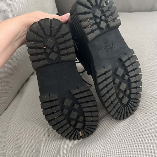 Zara boots size 34, black