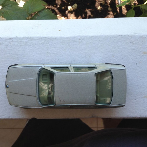 BMW 535i 1/43 model car by Burago