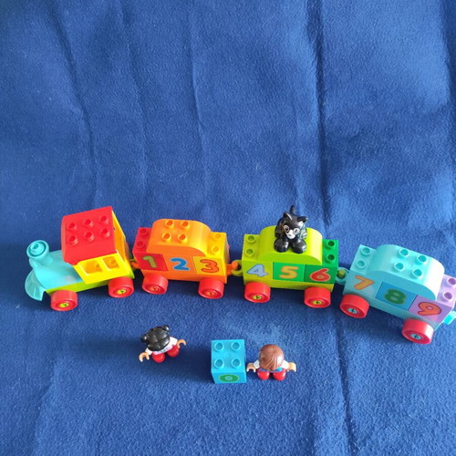 Lego 10847 train like new with 2 minifigures and cat