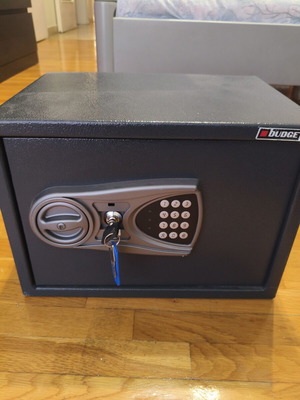 Budget Safe with Electronic Code and Key like new