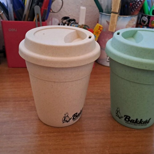 Plastic cups with lids used, set of two