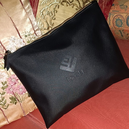 Lovely black hand bag like new with case