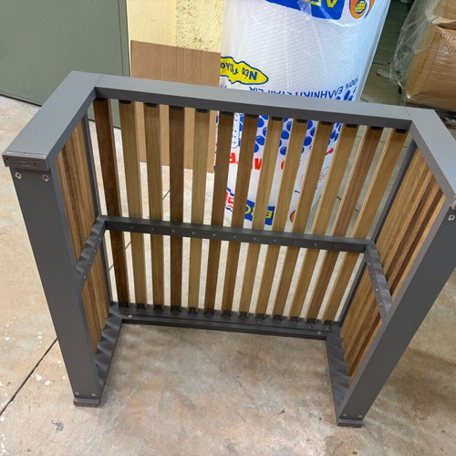 Set of aluminum and wood sun loungers with table new