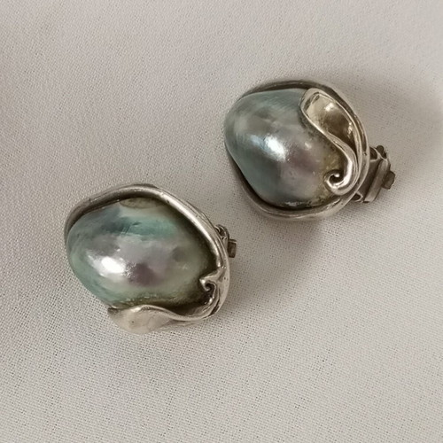 Silver 925 earrings with Nautilus shell pearly in excellent condition