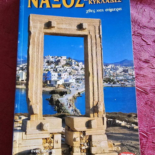 Travel guides used, pack of 3 books