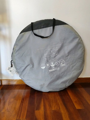 Pop up beach tent like new