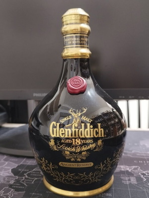 Glenfiddich Ancient Reserve 18 years in porcelain collectible bottle new