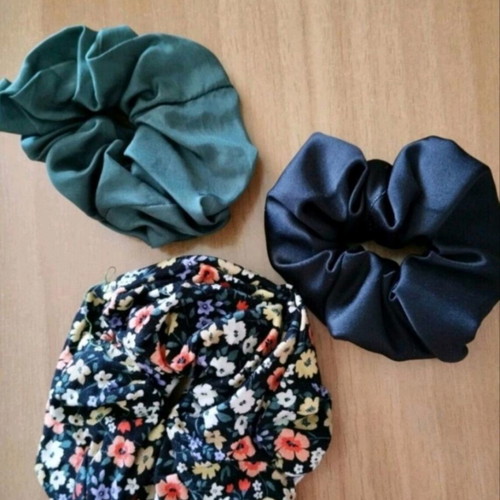 Scrunchies set of three unused