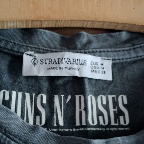 Makó T-shirt with Guns N' Roses print like new
