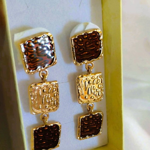 Geometric Earrings new, gold and brown color