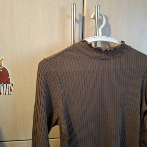 Brown Jdy turtleneck like new, size M