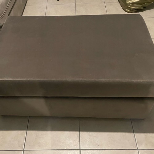 Corner sofa like new with two stools