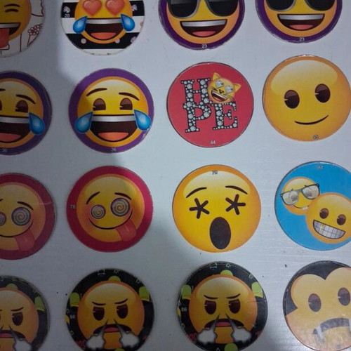 Chipicao Emoji Caps 2018 like new, set of 32