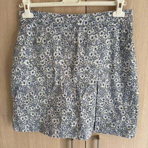 Floral skorts Disney like new, size 38, blue and purple