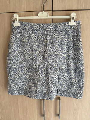 Floral skorts Disney like new, size 38, blue and purple