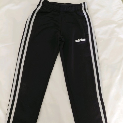 Adidas sportswear like new, size 7-8 years, black