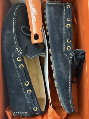 Boss men's suede loafers size 43 like new