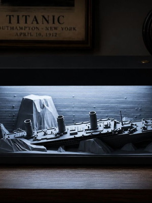 Titanic Shadowbox Light with LED Atmosphere