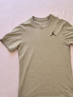 Jordan t-shirt medium gray like new