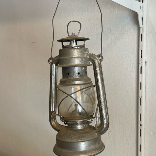 Oil lamp used with BAT no 158 wick silver color