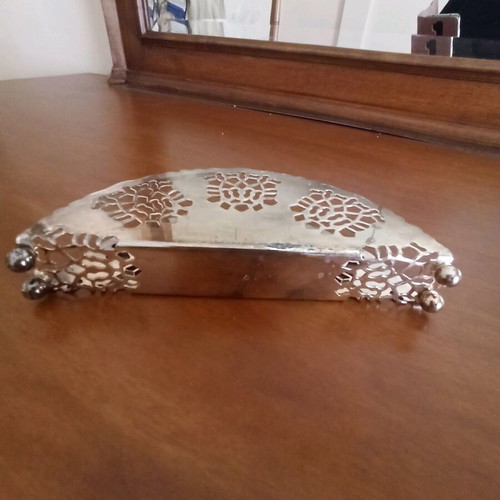 Napkin holder like new, silver with intricate cutout design