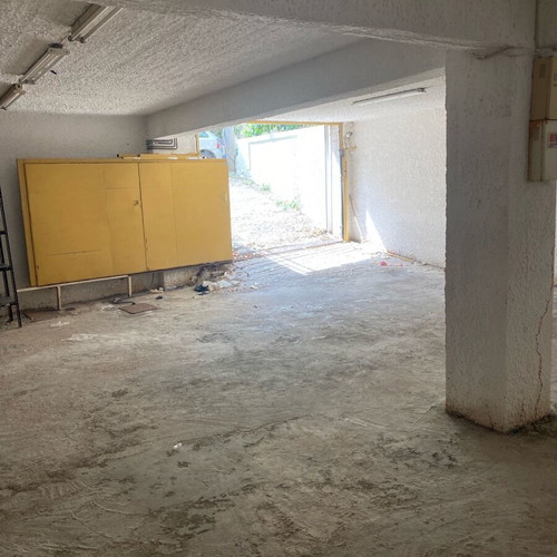 Parking storage 99sqm with ramp and wc
