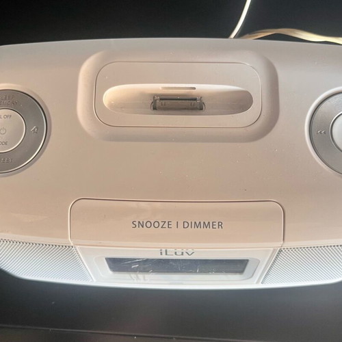 iLuv Radio Alarm Clock like new, Dock Speakers