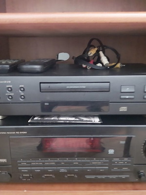 Sansui radio CD player with 2 large speakers, 1 meter height, like new