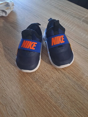 Nike toddler shoes like new, size 18.5