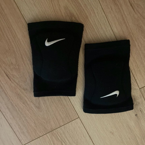 Nike women's volleyball athletic shoes used, size 41, with knee pads gift