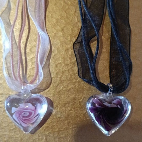 Necklace with glass heart in pink and black like new