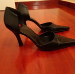 Pointed black pumps used, size 37